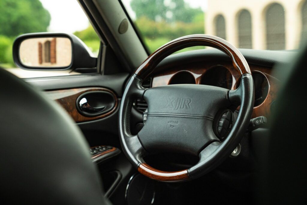 Jaguar XJ for sale | 2000 JAGUAR XJR - Image 47