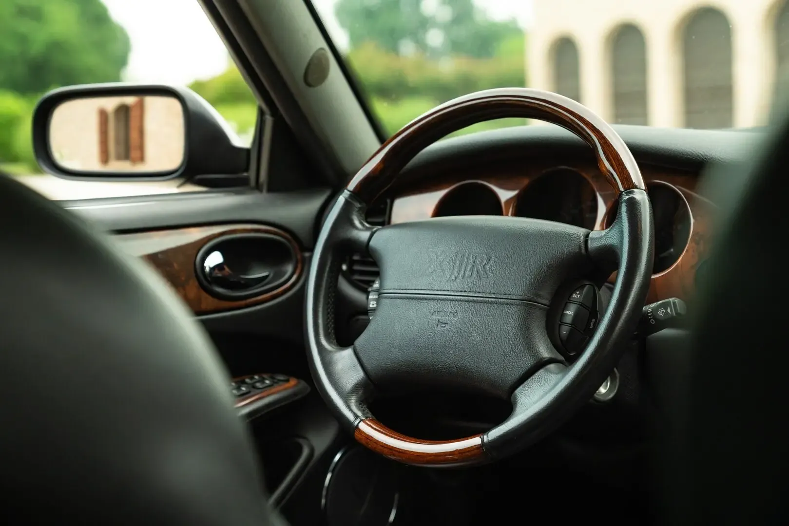 Jaguar XJ for sale | 2000 JAGUAR XJR - Image 47