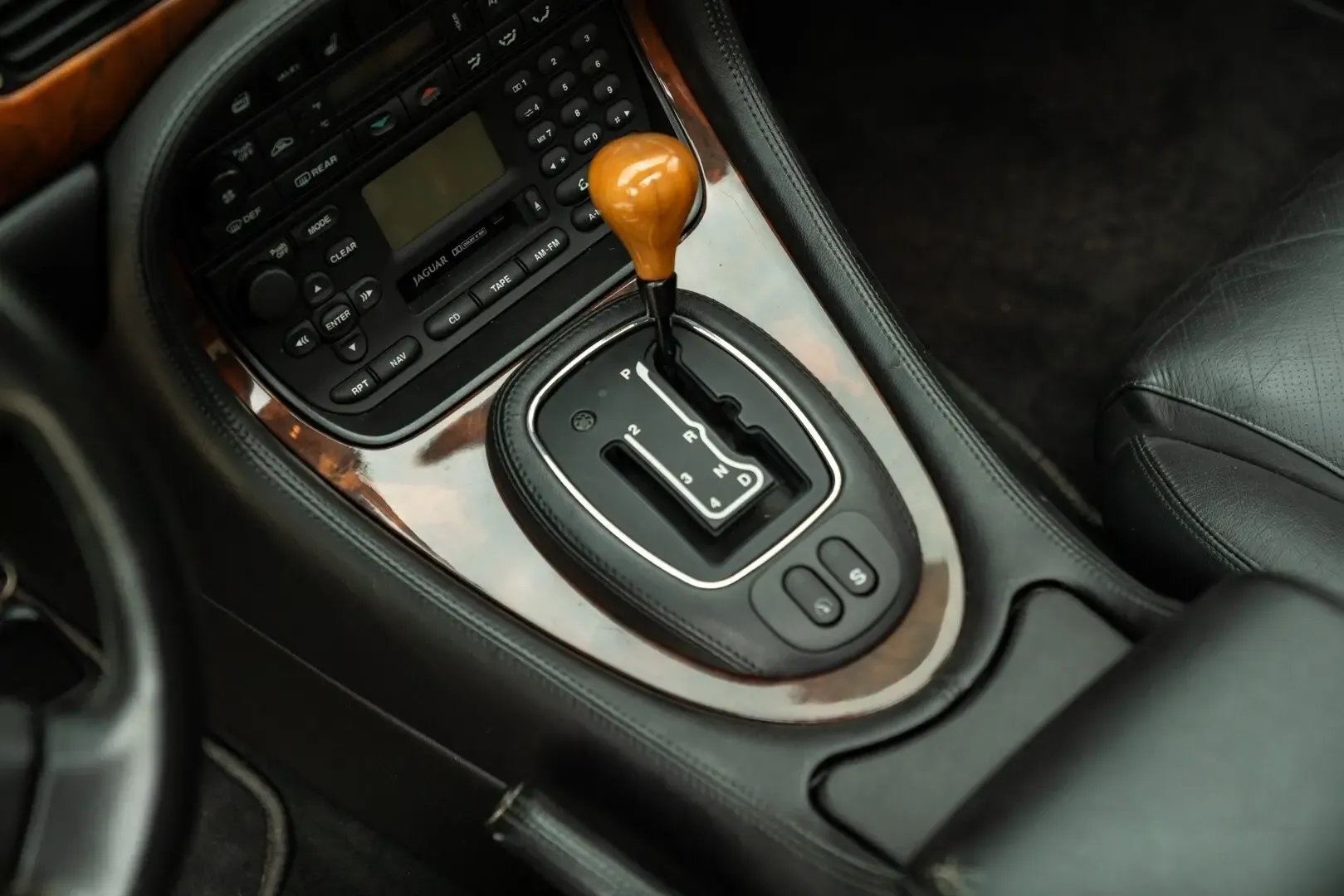 Jaguar XJ for sale | 2000 JAGUAR XJR - Image 50