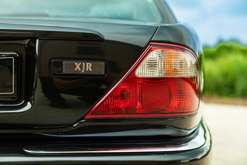 Jaguar XJ for sale | 2000 JAGUAR XJR - Image 18