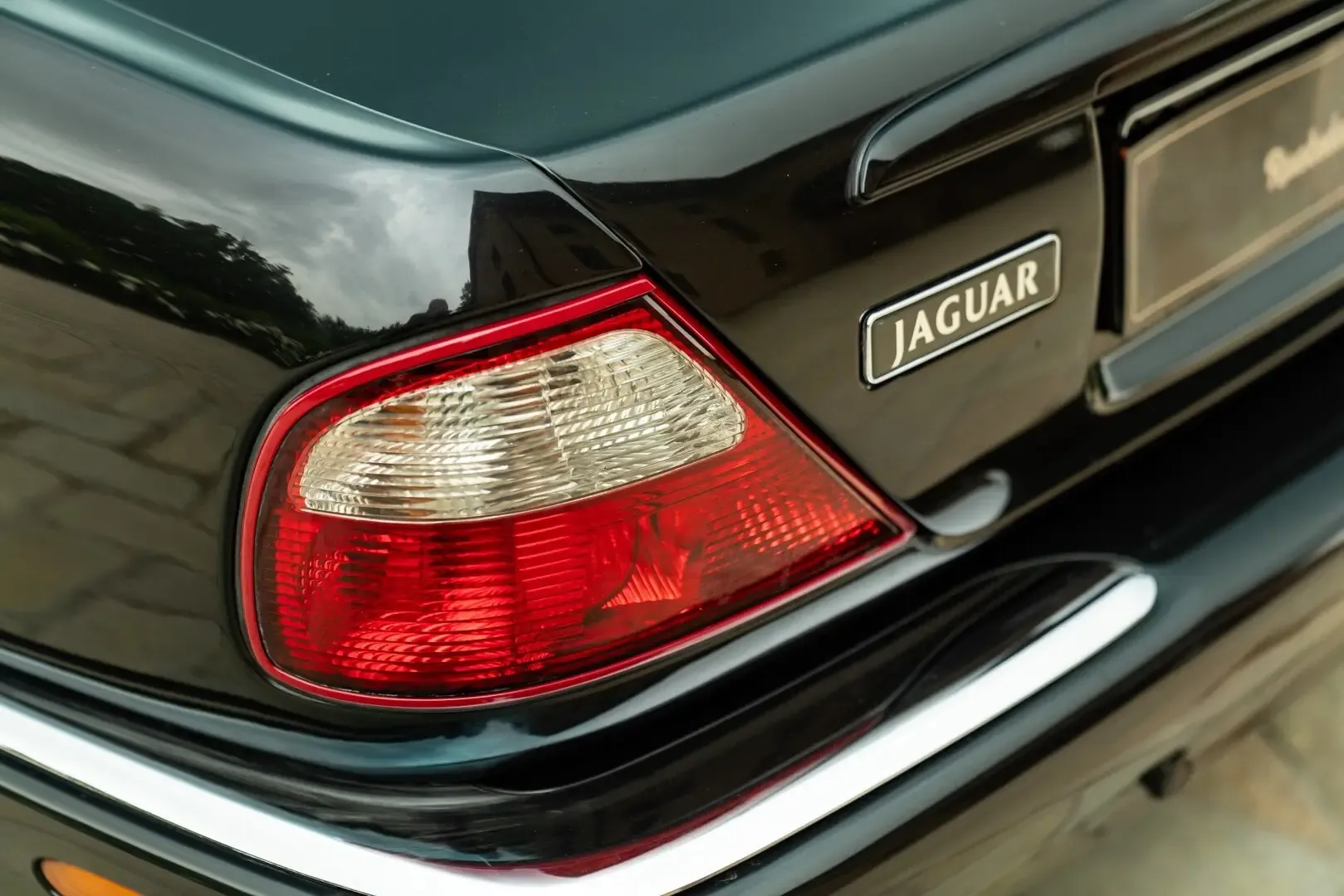 Jaguar XJ for sale | 2000 JAGUAR XJR - Image 19