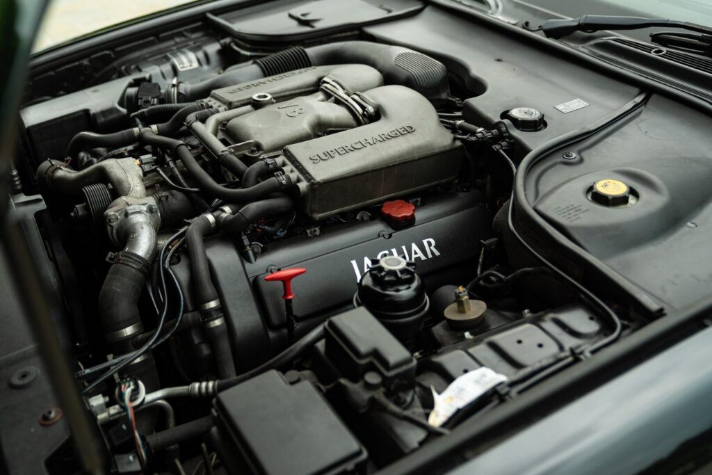 Jaguar XJ for sale | 2000 JAGUAR XJR - Image 72