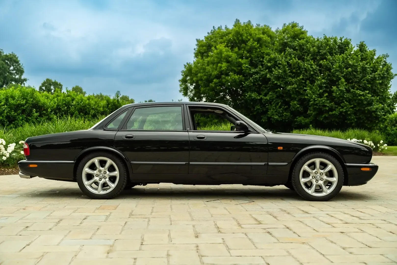 Jaguar XJ for sale | 2000 JAGUAR XJR - Image 13