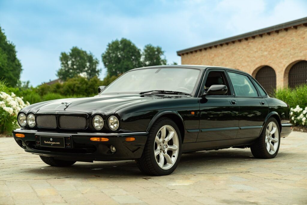 Jaguar XJ for sale | 2000 JAGUAR XJR - Image 11