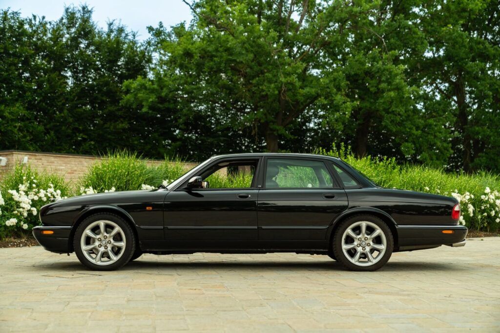 Jaguar XJ for sale | 2000 JAGUAR XJR - Image 14