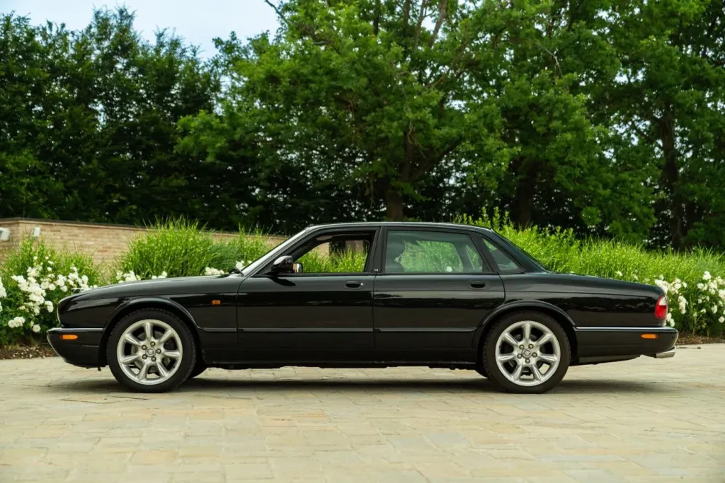 Jaguar XJ for sale | 2000 JAGUAR XJR - Image 14