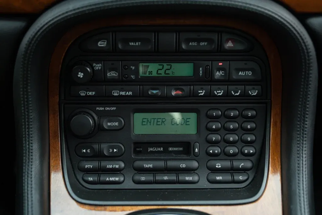 Jaguar XJ8 for sale | 1997 JAGUAR XJ8 3.2 - Image 50