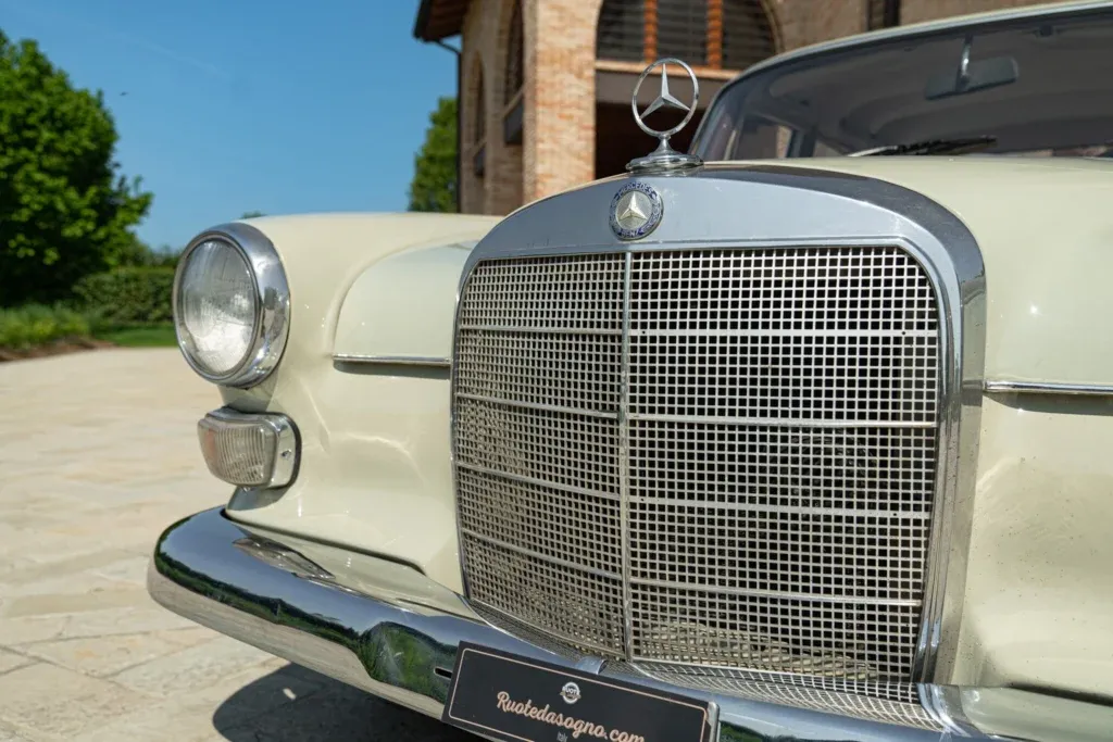 Mercedes-Benz Fintail (Heckflosse) for sale | 1966 MERCEDES-BENZ 200 CODINE - Image 9