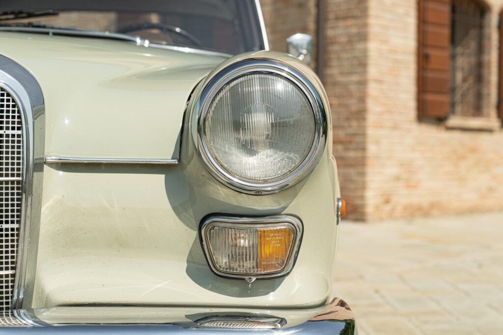 Mercedes-Benz Fintail (Heckflosse) for sale | 1966 MERCEDES-BENZ 200 CODINE - Image 12