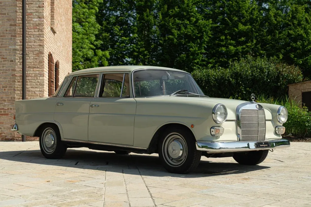 Mercedes-Benz Fintail (Heckflosse) for sale | 1966 MERCEDES-BENZ 200 CODINE - Image 2