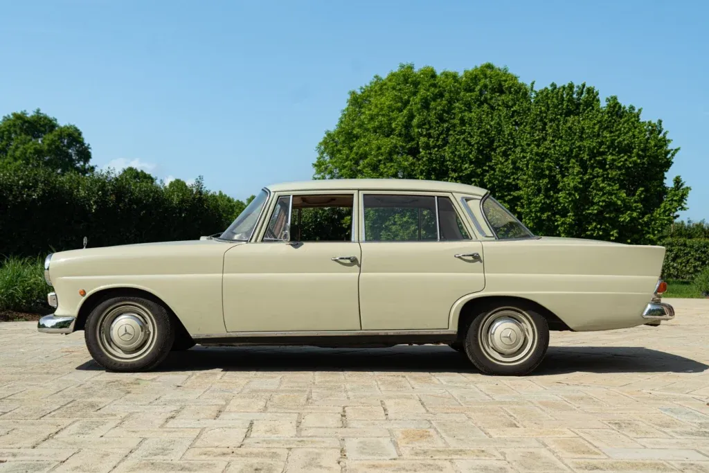 Mercedes-Benz Fintail (Heckflosse) for sale | 1966 MERCED-BENZ 200 CODINE - Image 6
