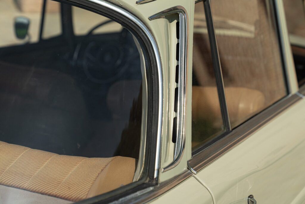 Mercedes-Benz Fintail (Heckflosse) for sale | 1966 MERCEDES-BENZ 200 CODINE - Image 15