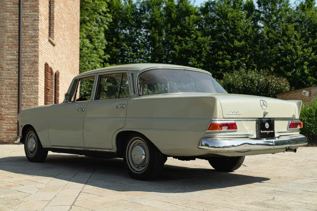Mercedes-Benz Fintail (Heckflosse) for sale | 1966 MERCEDES-BENZ 200 CODINE - Image 7