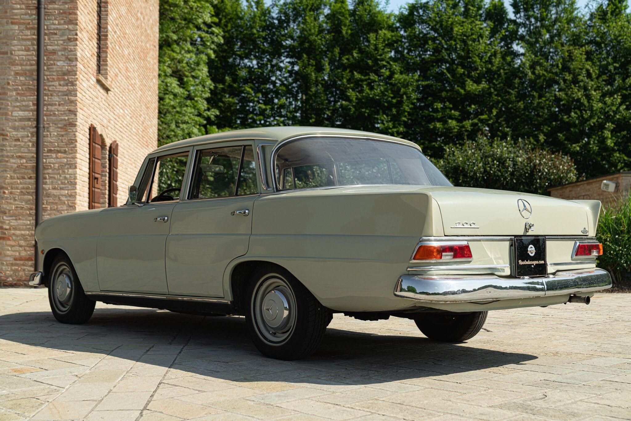 Mercedes-Benz Fintail (Heckflosse) for sale | 1966 MERCEDES-BENZ 200 CODINE - Image 7