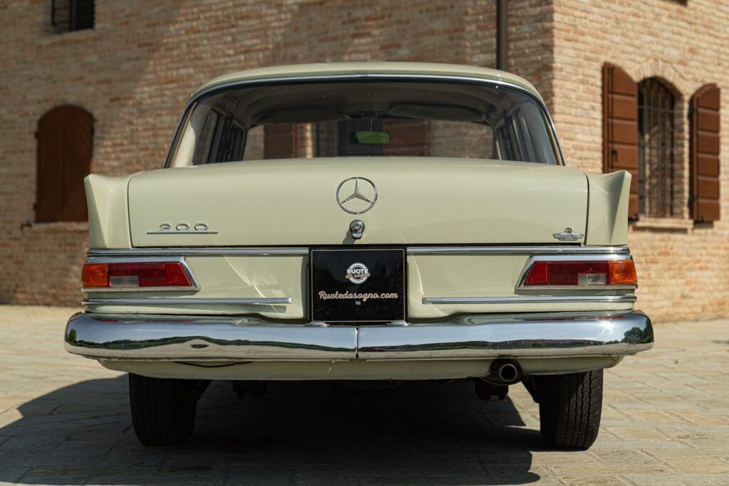 Mercedes-Benz Fintail (Heckflosse) for sale | 1966 MERCEDES-BENZ 200 CODINE - Image 8