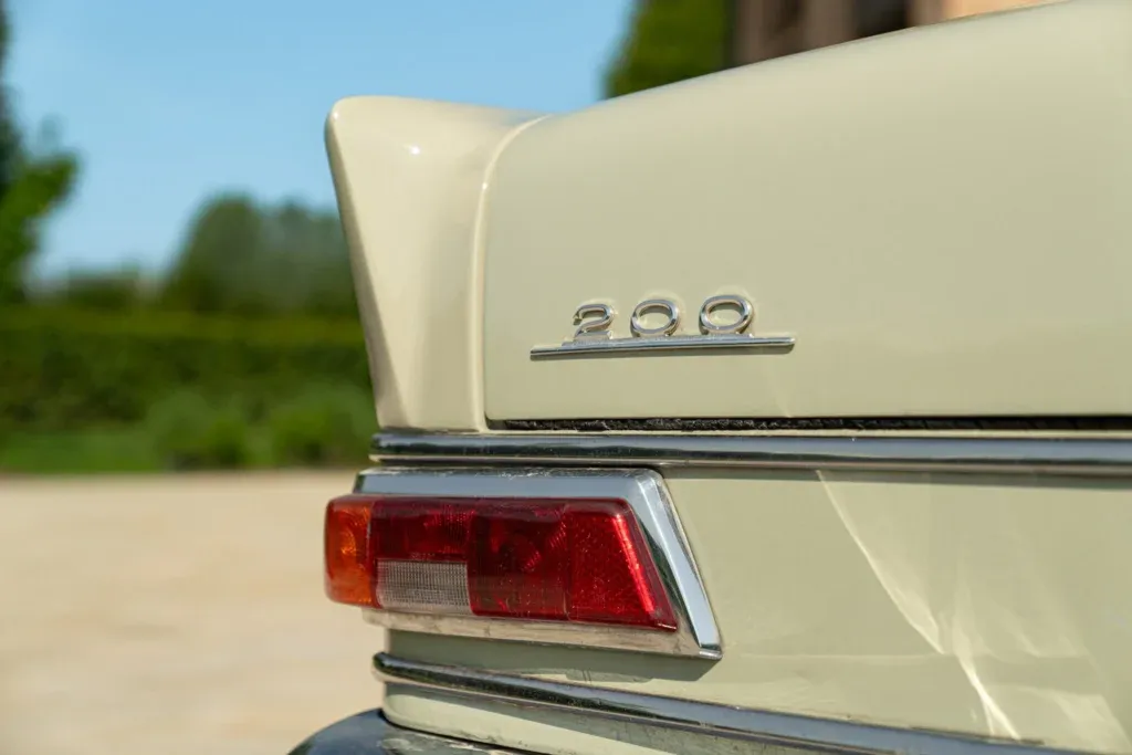 Mercedes-Benz Fintail (Heckflosse) for sale | 1966 MERCED-BENZ 200 CODINE - Image 21