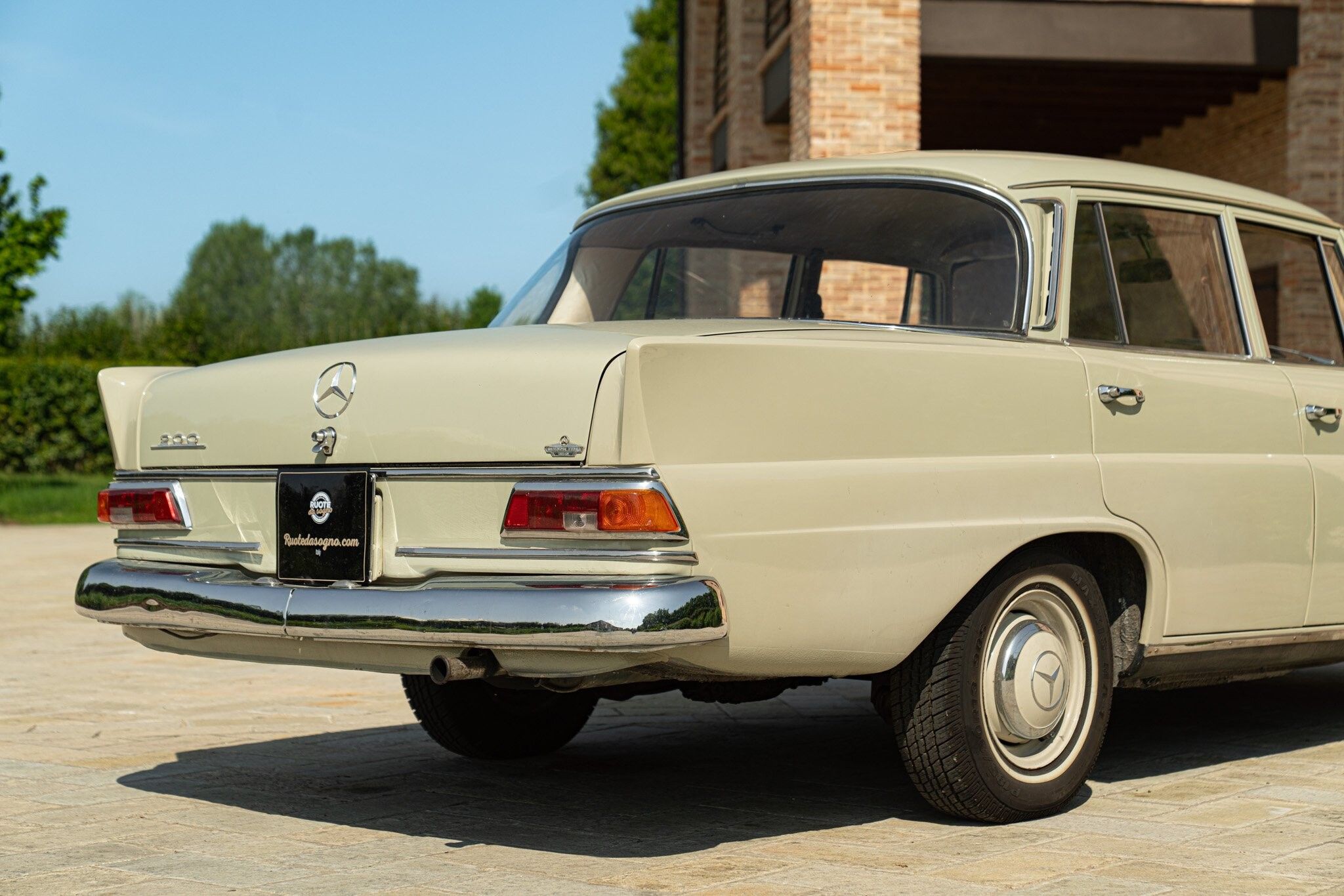 Mercedes-Benz Fintail (Heckflosse) for sale | 1966 MERCEDES-BENZ 200 CODINE - Image 21