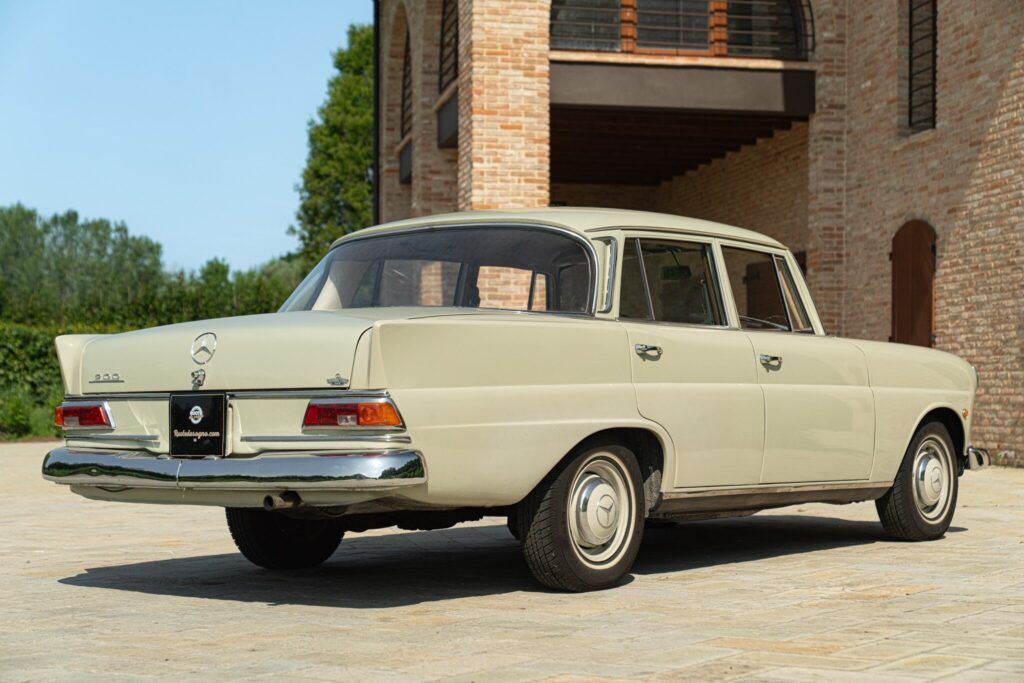 Mercedes-Benz Fintail (Heckflosse) for sale | 1966 MERCEDES-BENZ 200 CODINE - Image 6