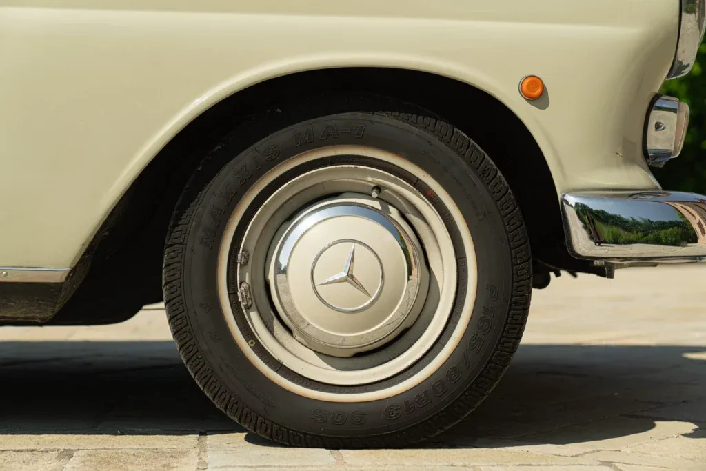 Mercedes-Benz Fintail (Heckflosse) for sale | 1966 MERCED-BENZ 200 CODINE - Image 26