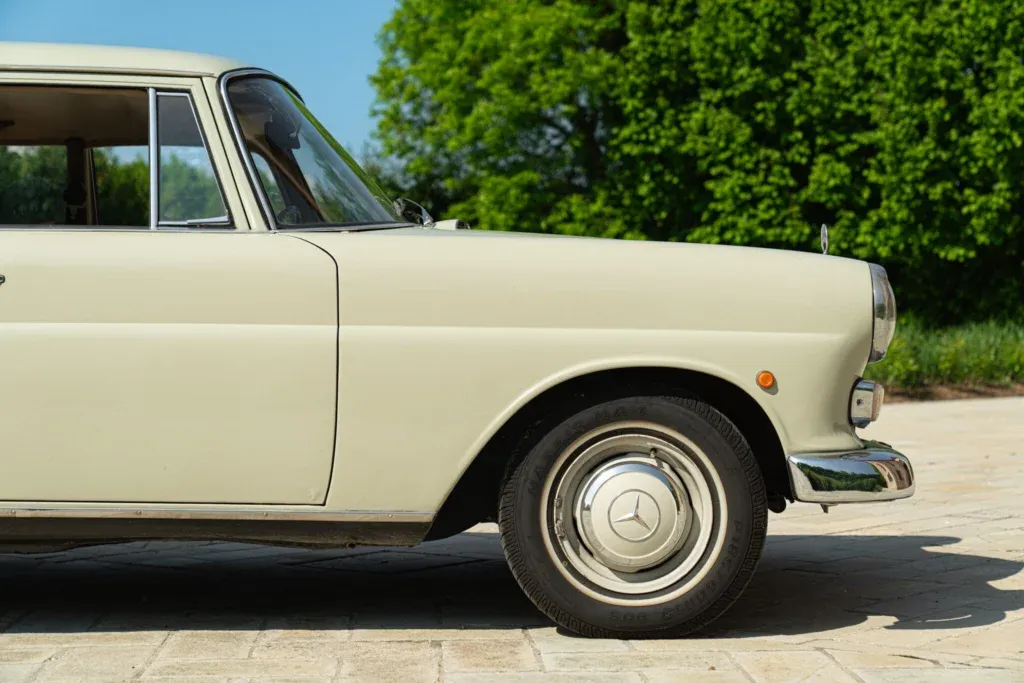 Mercedes-Benz Fintail (Heckflosse) for sale | 1966 MERCED-BENZ 200 CODINE - Image 27