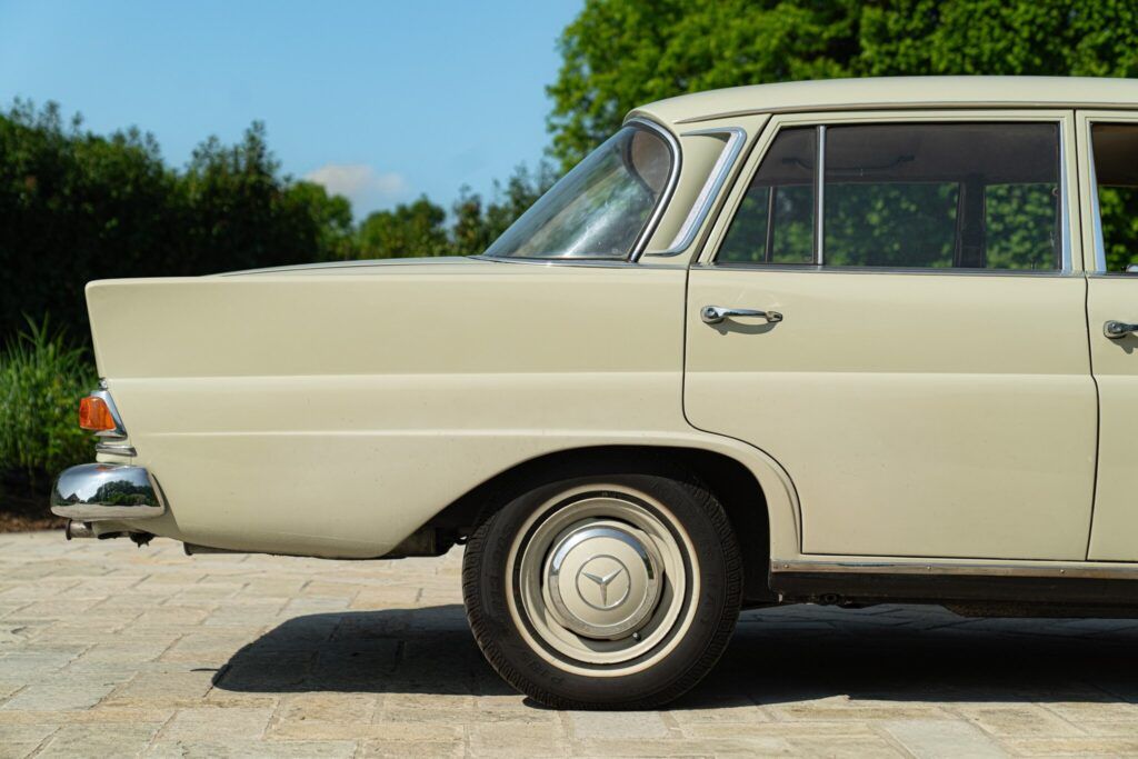 Mercedes-Benz Fintail (Heckflosse) for sale | 1966 MERCEDES-BENZ 200 CODINE - Image 28