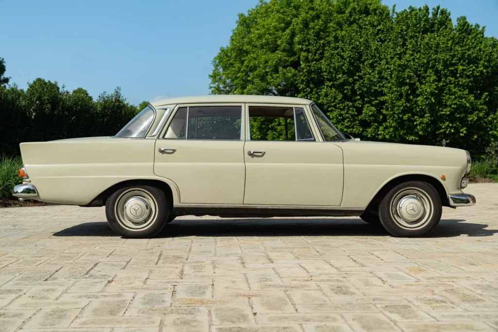 Mercedes-Benz Fintail (Heckflosse) for sale | 1966 MERCED-BENZ 200 CODINE - Image 5