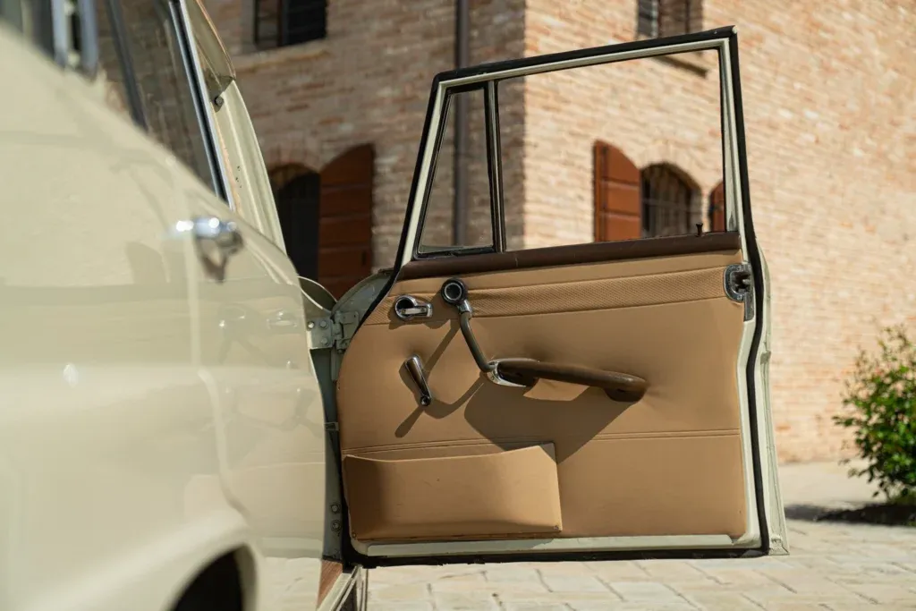 Mercedes-Benz Fintail (Heckflosse) for sale | 1966 MERCEDES-BENZ 200 CODINE - Image 30