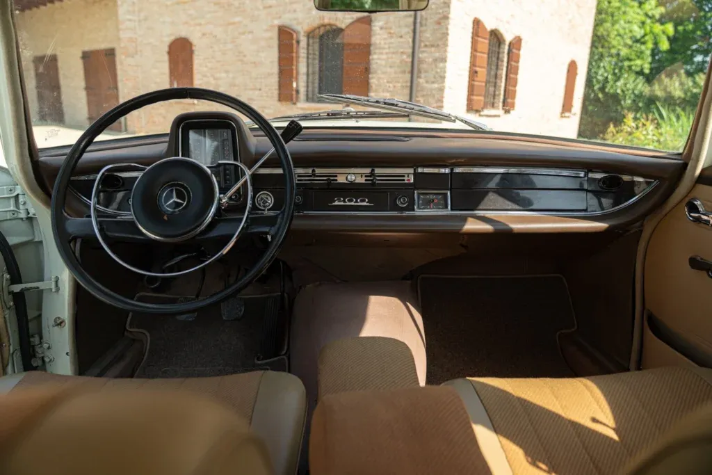 Mercedes-Benz Fintail (Heckflosse) for sale | 1966 MERCED-BENZ 200 CODINE - Image 54