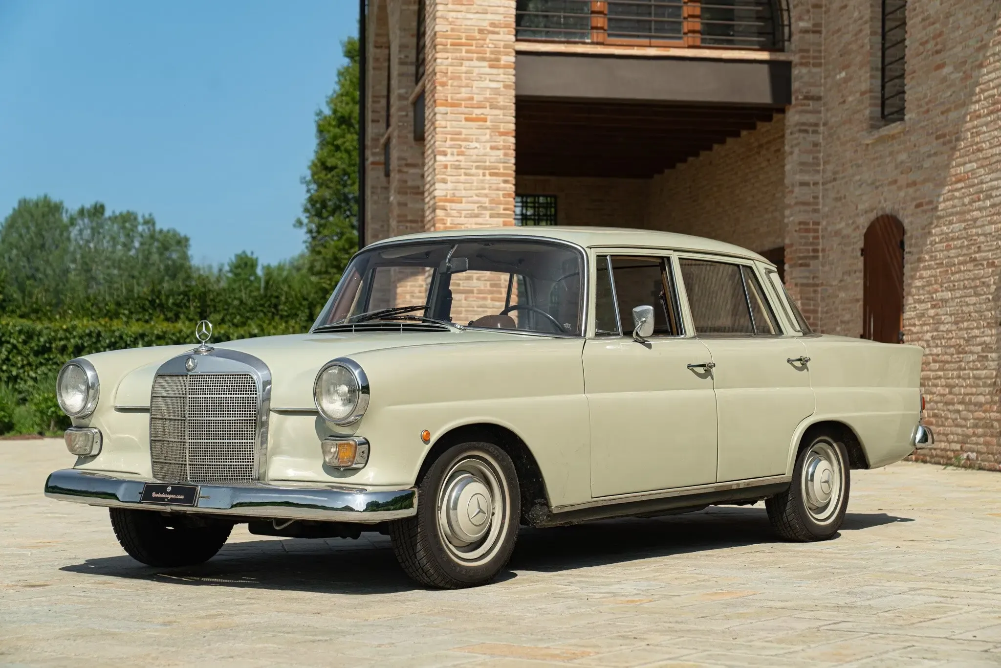 Mercedes-Benz Fintail (Heckflosse) for sale | 1966 Mercedes-Benz 200 CODINE
