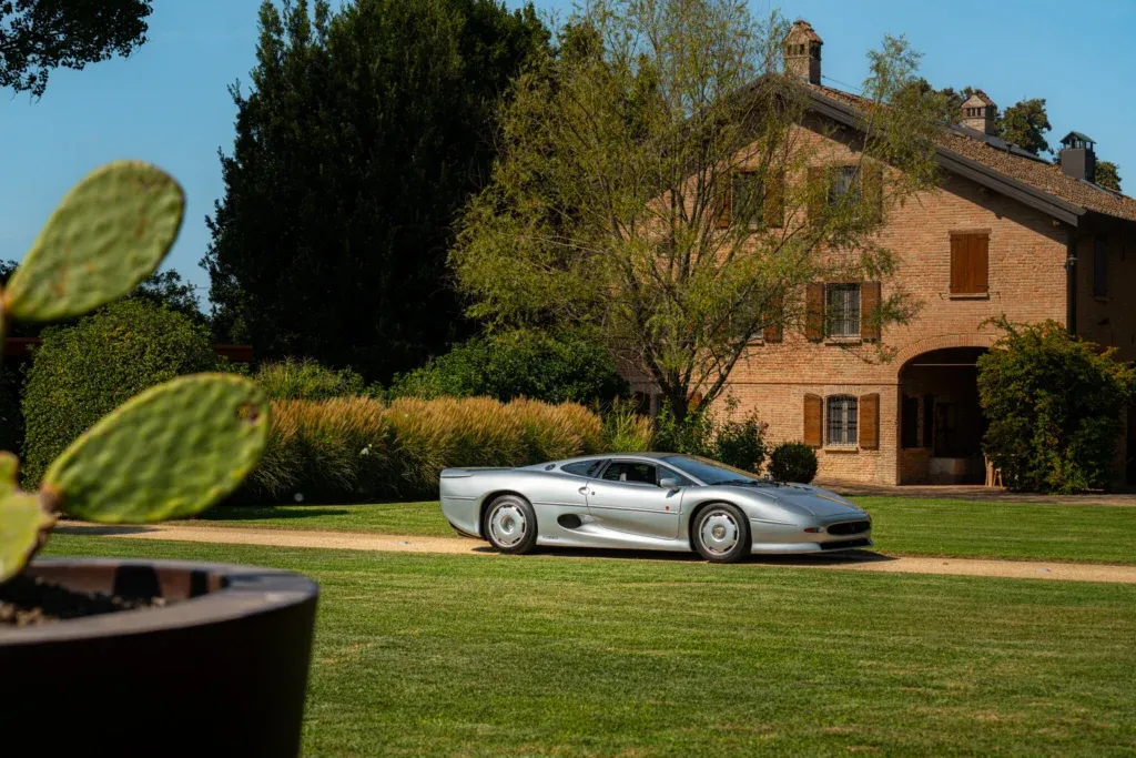 Jaguar XJ220 for sale | 1993 Jaguar XJ 220 - Image 10