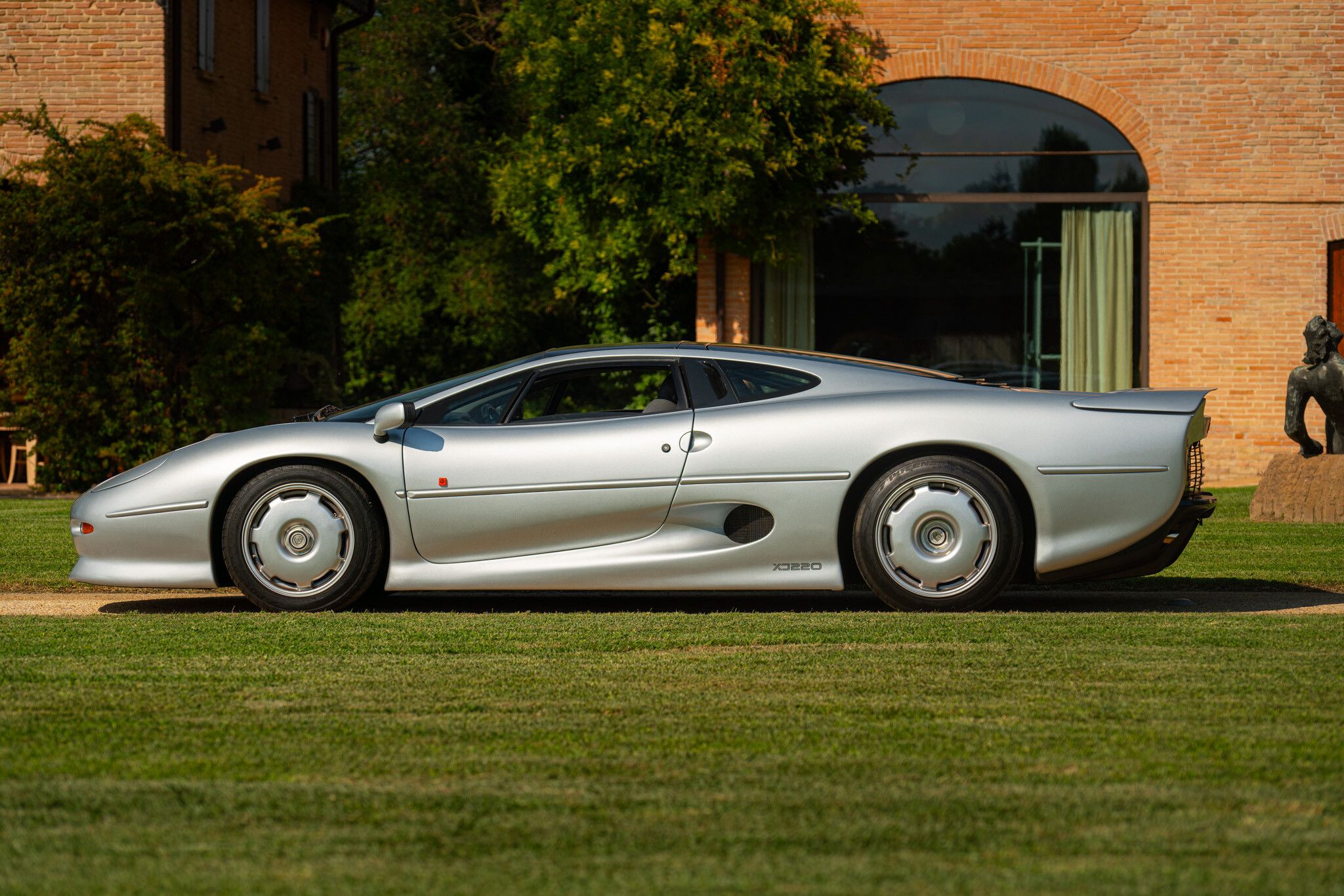 Jaguar XJ220 for sale | 1993 Jaguar XJ 220 - Image 2