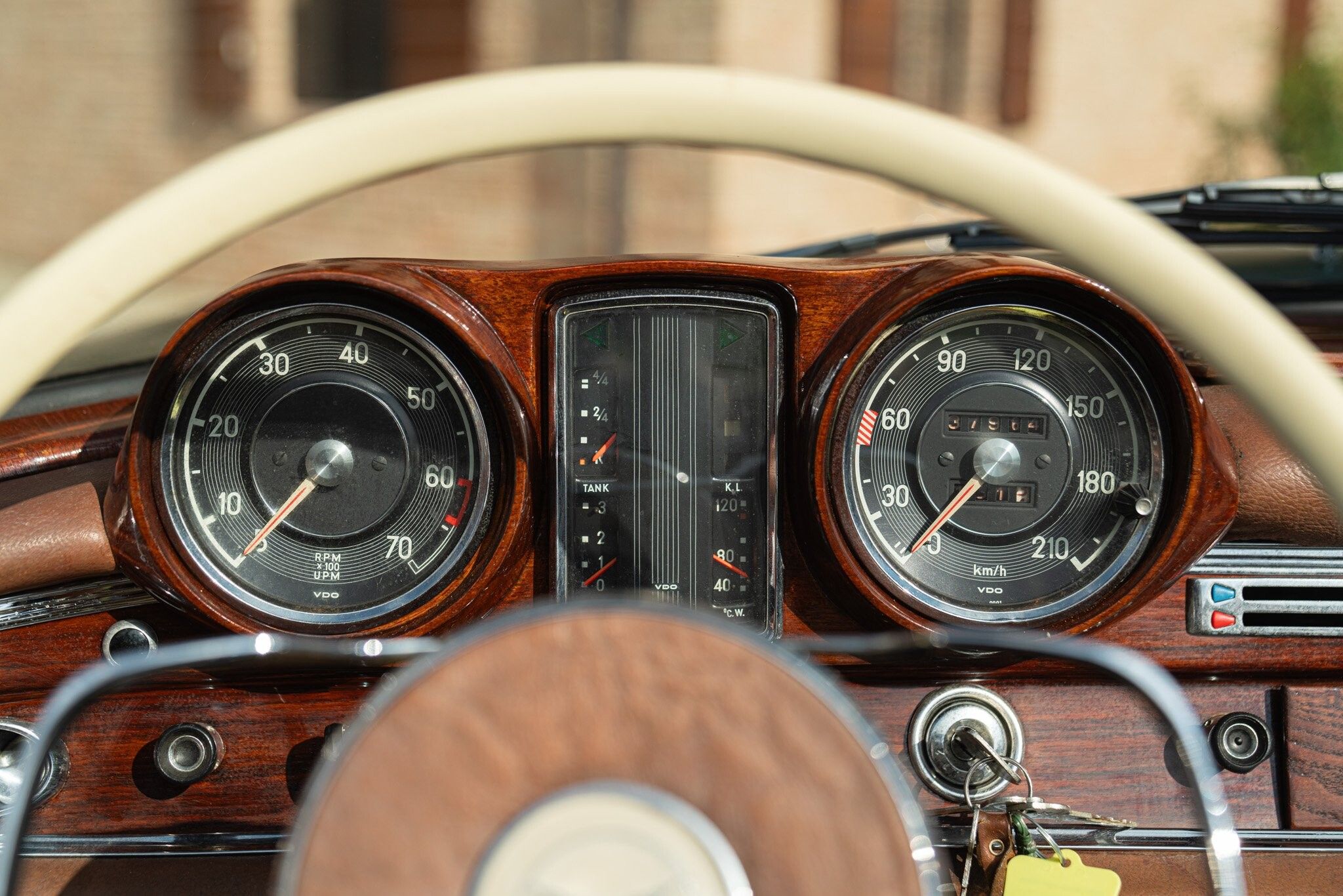 Mercedes-Benz Fintail (Heckflosse) for sale | 1964 MERCEDES-BENZ 220 SE CABRIOLET - Image 65