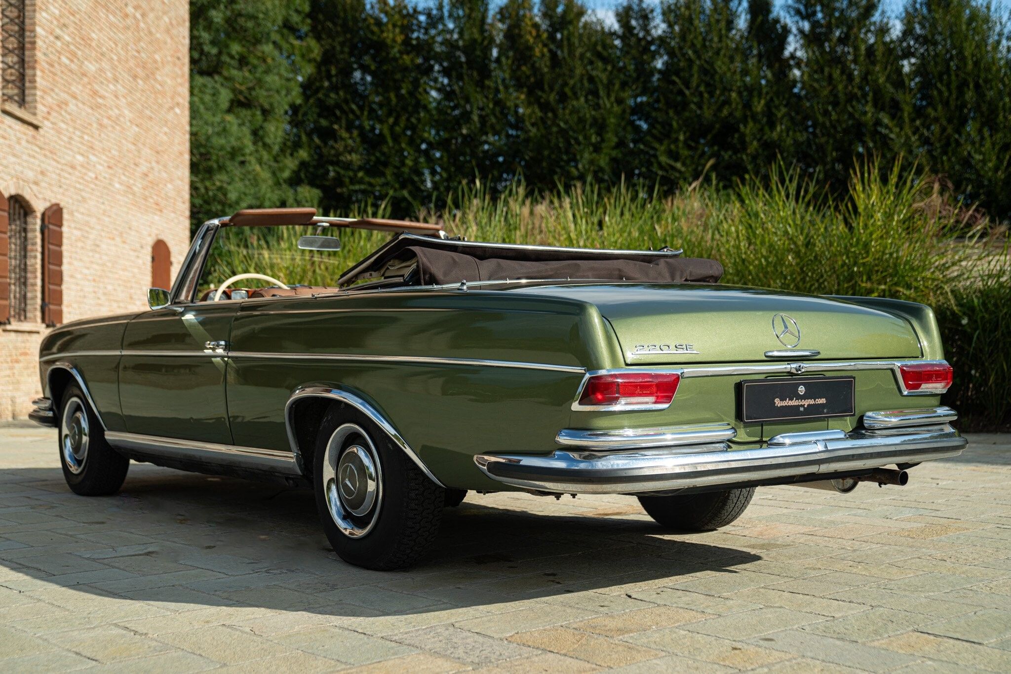 Mercedes-Benz Fintail (Heckflosse) for sale | 1964 MERCEDES-BENZ 220 SE CABRIOLET - Image 9