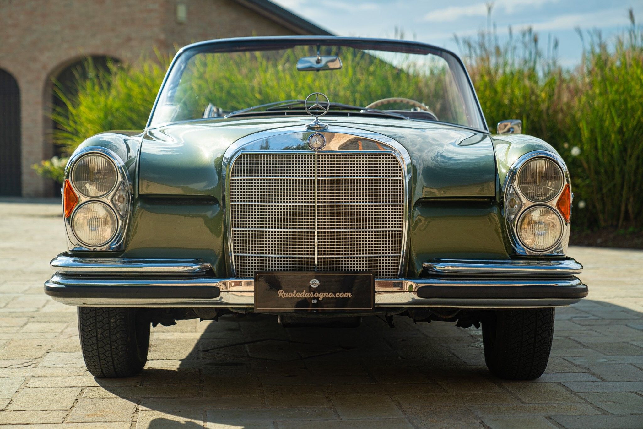 Mercedes-Benz Fintail (Heckflosse) for sale | 1964 MERCEDES-BENZ 220 SE CABRIOLET - Image 4