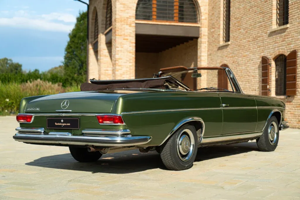 Mercedes-Benz Fintail (Heckflosse) for sale | 1964 MERCEDES-BENZ 220 SE CABRIOLET - Image 9