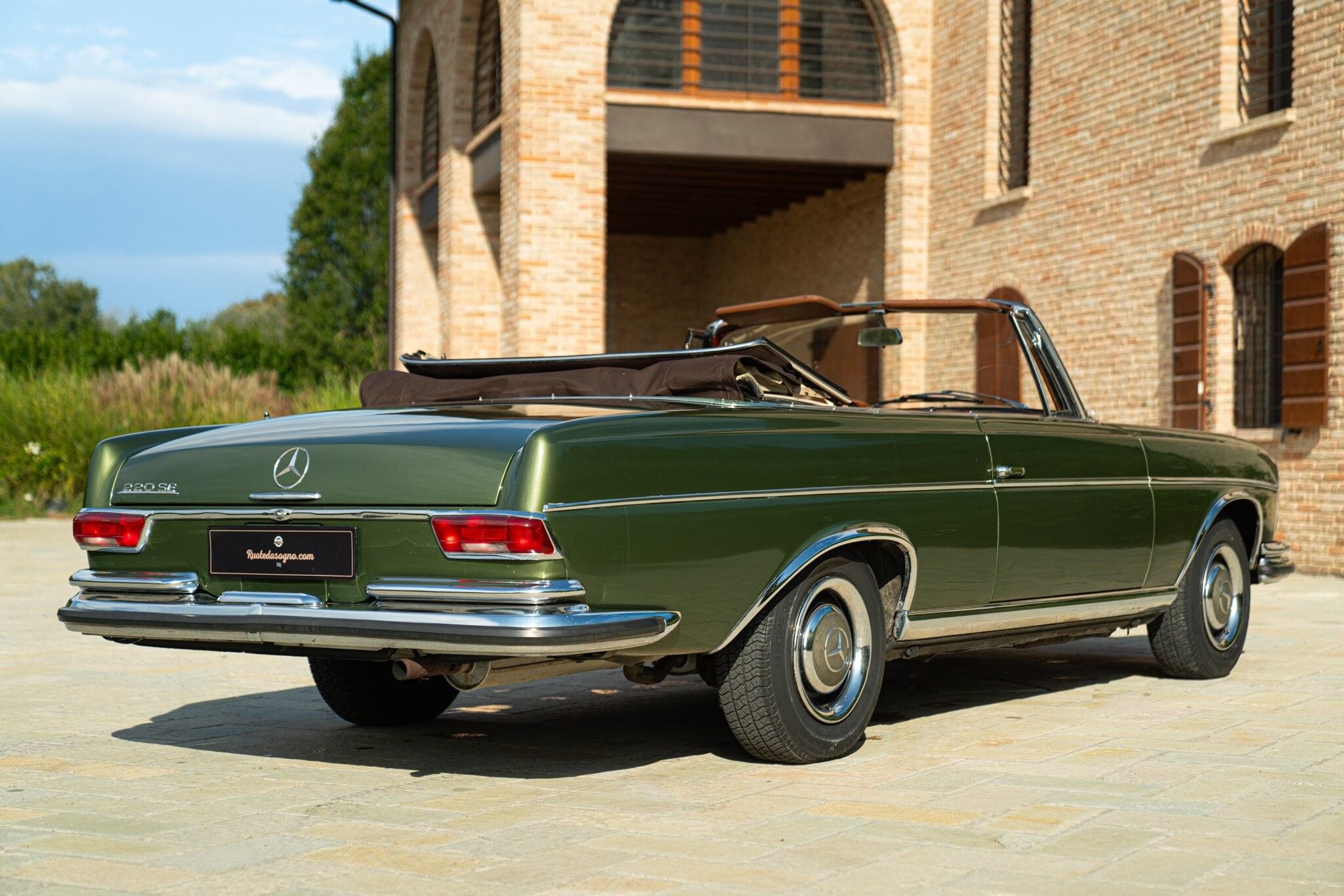 Mercedes-Benz Fintail (Heckflosse) for sale | 1964 MERCEDES-BENZ 220 SE CABRIOLET - Image 10