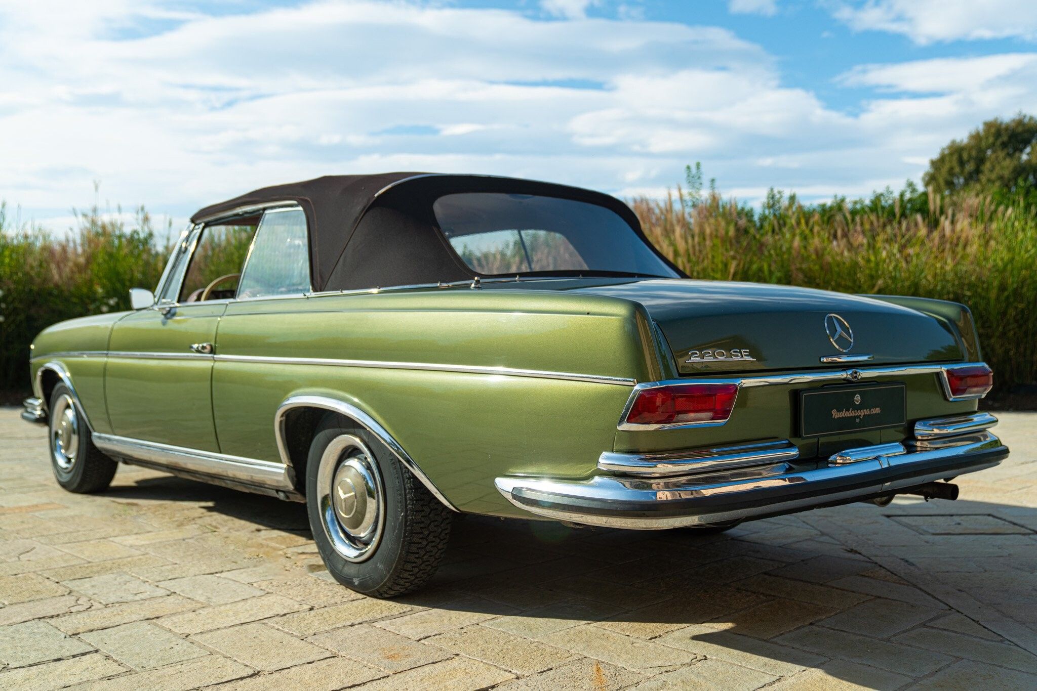 Mercedes-Benz Fintail (Heckflosse) for sale | 1964 MERCEDES-BENZ 220 SE CABRIOLET - Image 12