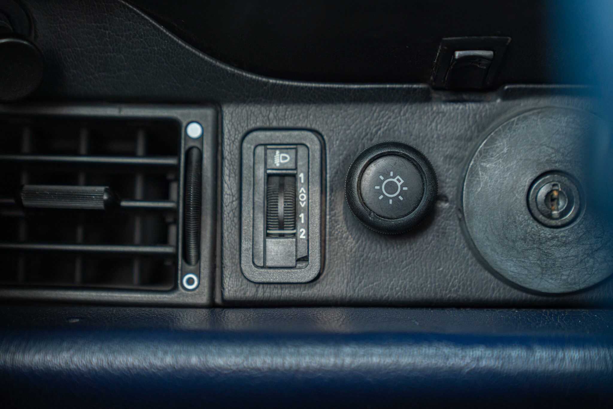 Porsche 911 for sale | 1991 PORSCHE 964 (911) CARRERA 2 CABRIOLET - Image 64