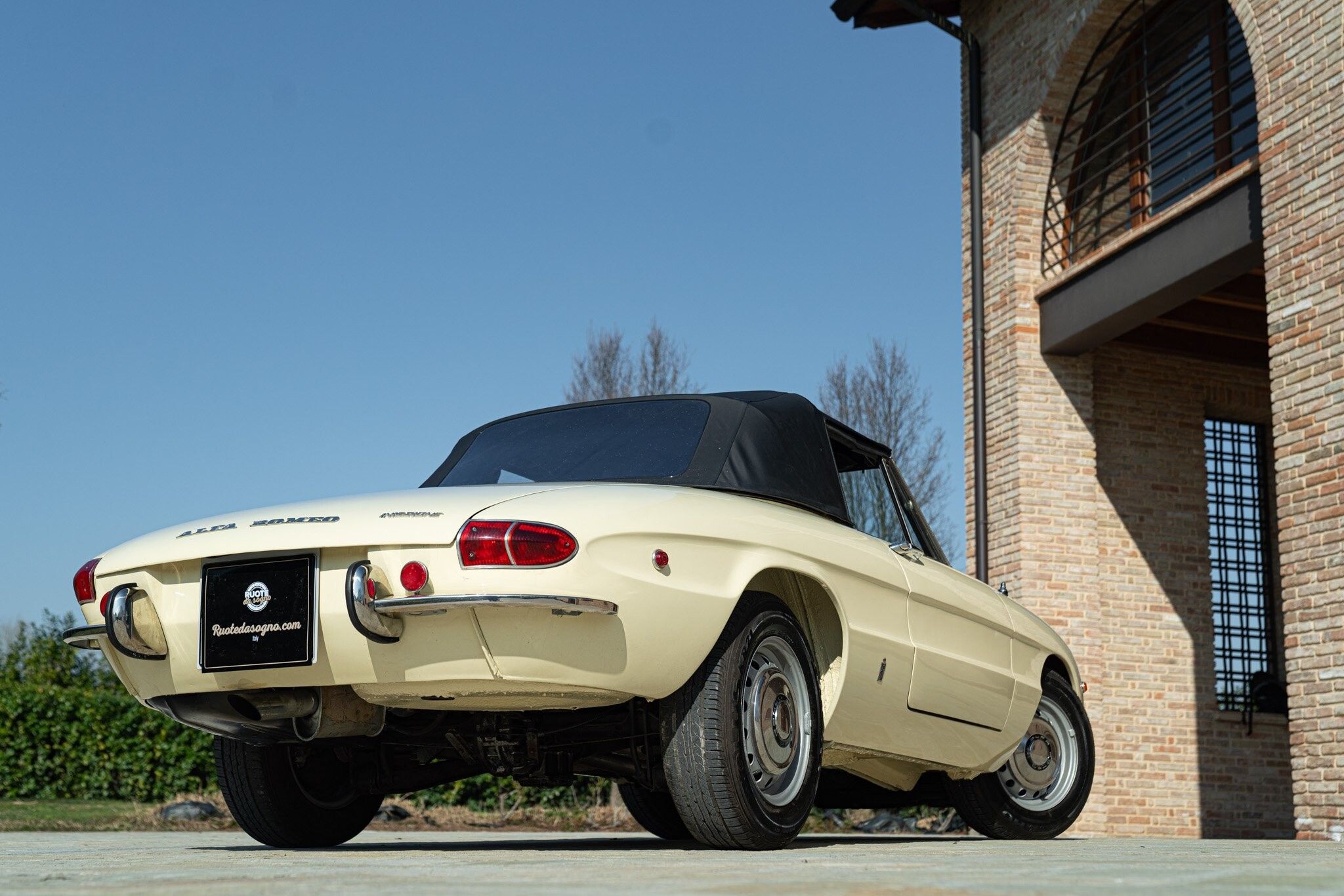 Alfa Romeo Spider (105/115) for sale | 1969 ALFA ROMEO 1750 SPIDER VELOCE “OSSO DI SEPPIA” - Image 9