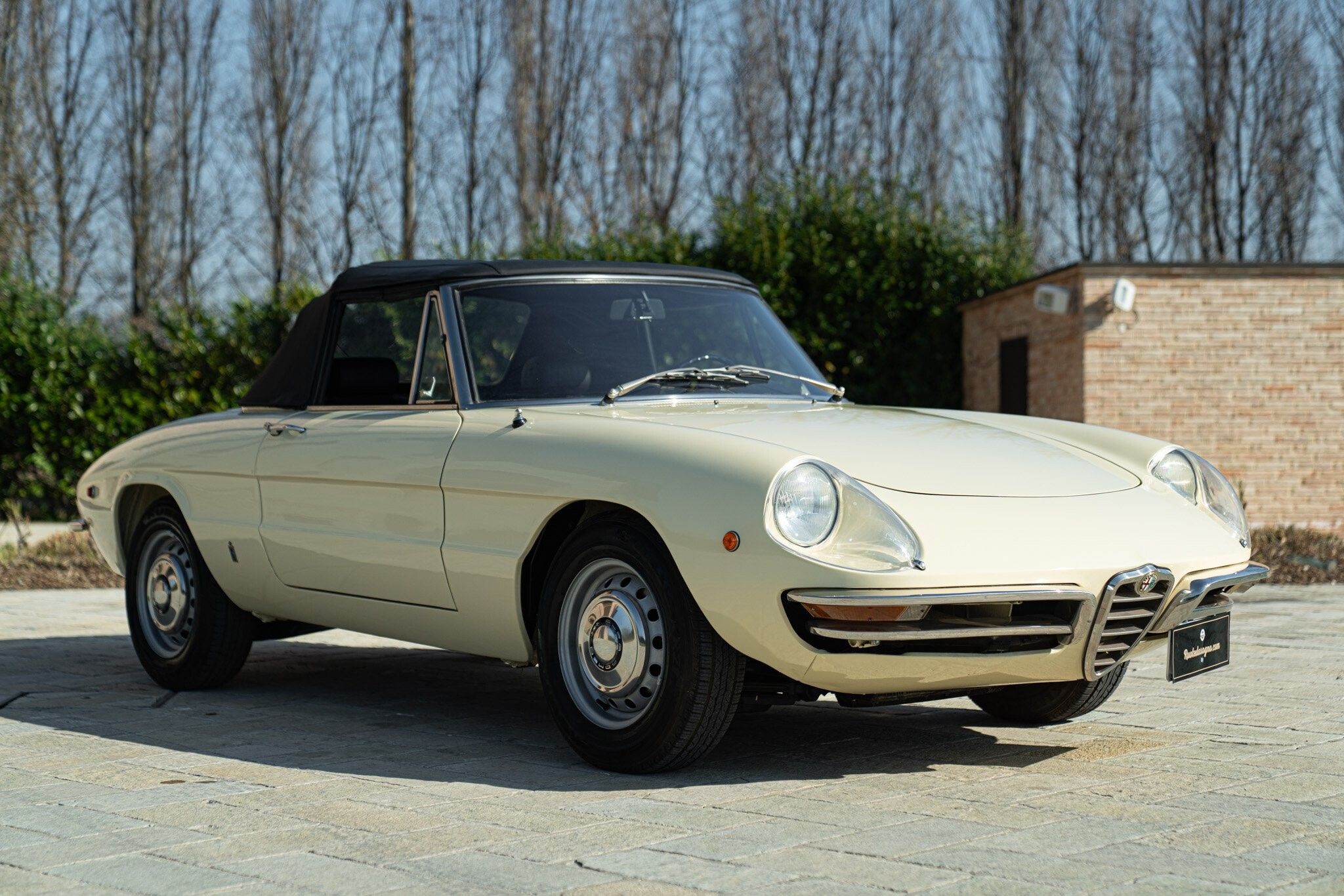 Alfa Romeo Spider (105/115) for sale | 1969 ALFA ROMEO 1750 SPIDER VELOCE “OSSO DI SEPPIA” - Image 2