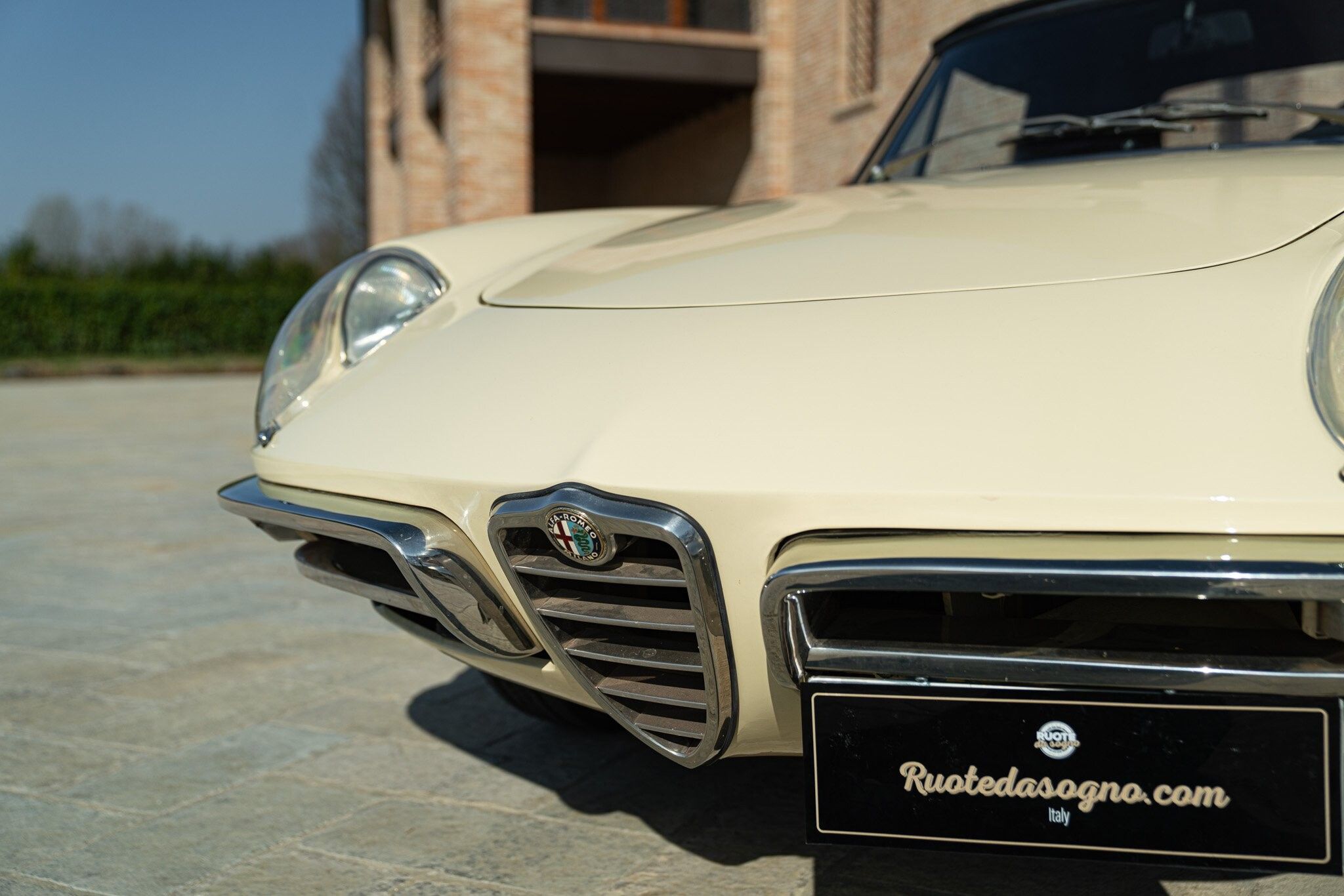 Alfa Romeo Spider (105/115) for sale | 1969 ALFA ROMEO 1750 SPIDER VELOCE “OSSO DI SEPPIA” - Image 14