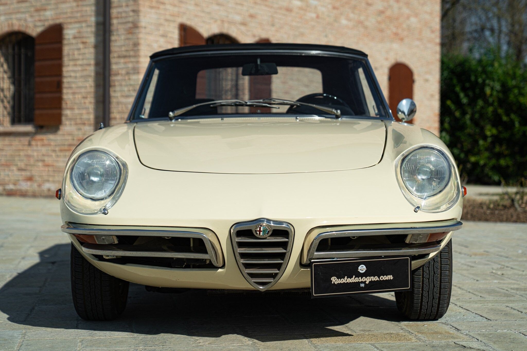 Alfa Romeo Spider (105/115) for sale | 1969 ALFA ROMEO 1750 SPIDER VELOCE “OSSO DI SEPPIA” - Image 3