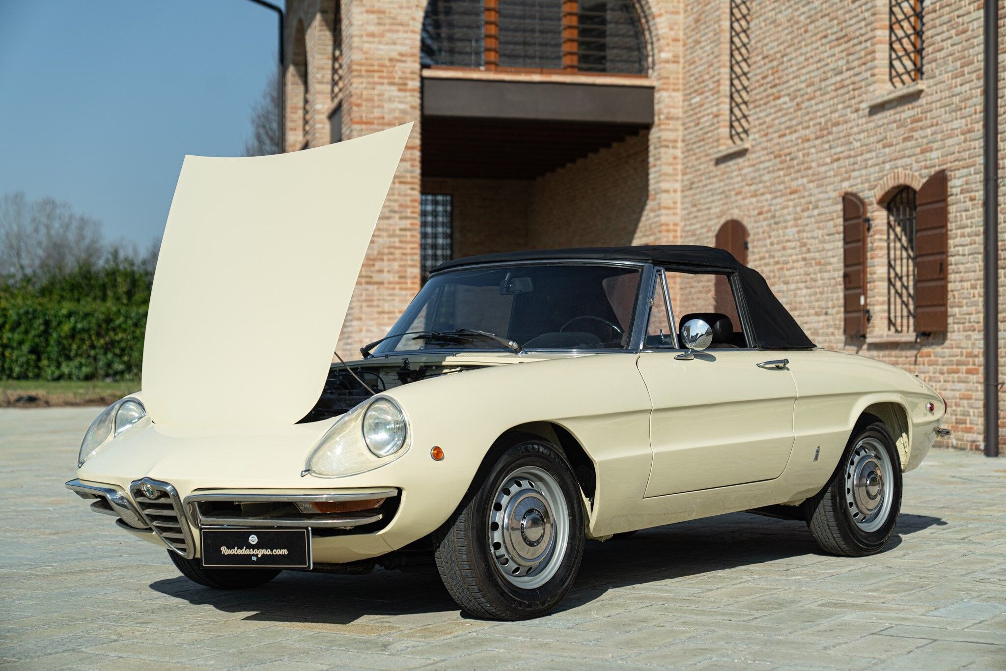 Alfa Romeo Spider (105/115) for sale | 1969 ALFA ROMEO 1750 SPIDER VELOCE “OSSO DI SEPPIA” - Image 68