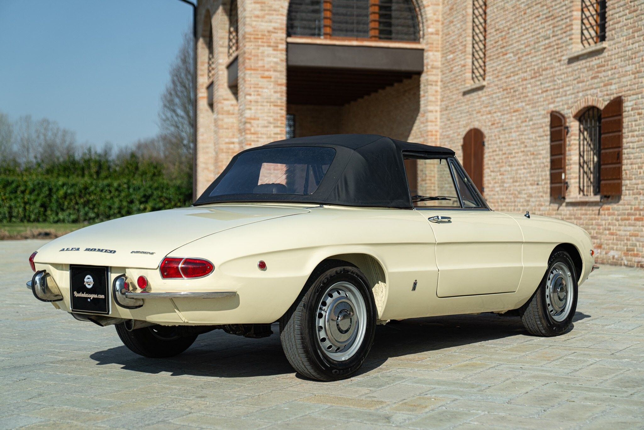Alfa Romeo Spider (105/115) for sale | 1969 ALFA ROMEO 1750 SPIDER VELOCE “OSSO DI SEPPIA” - Image 6