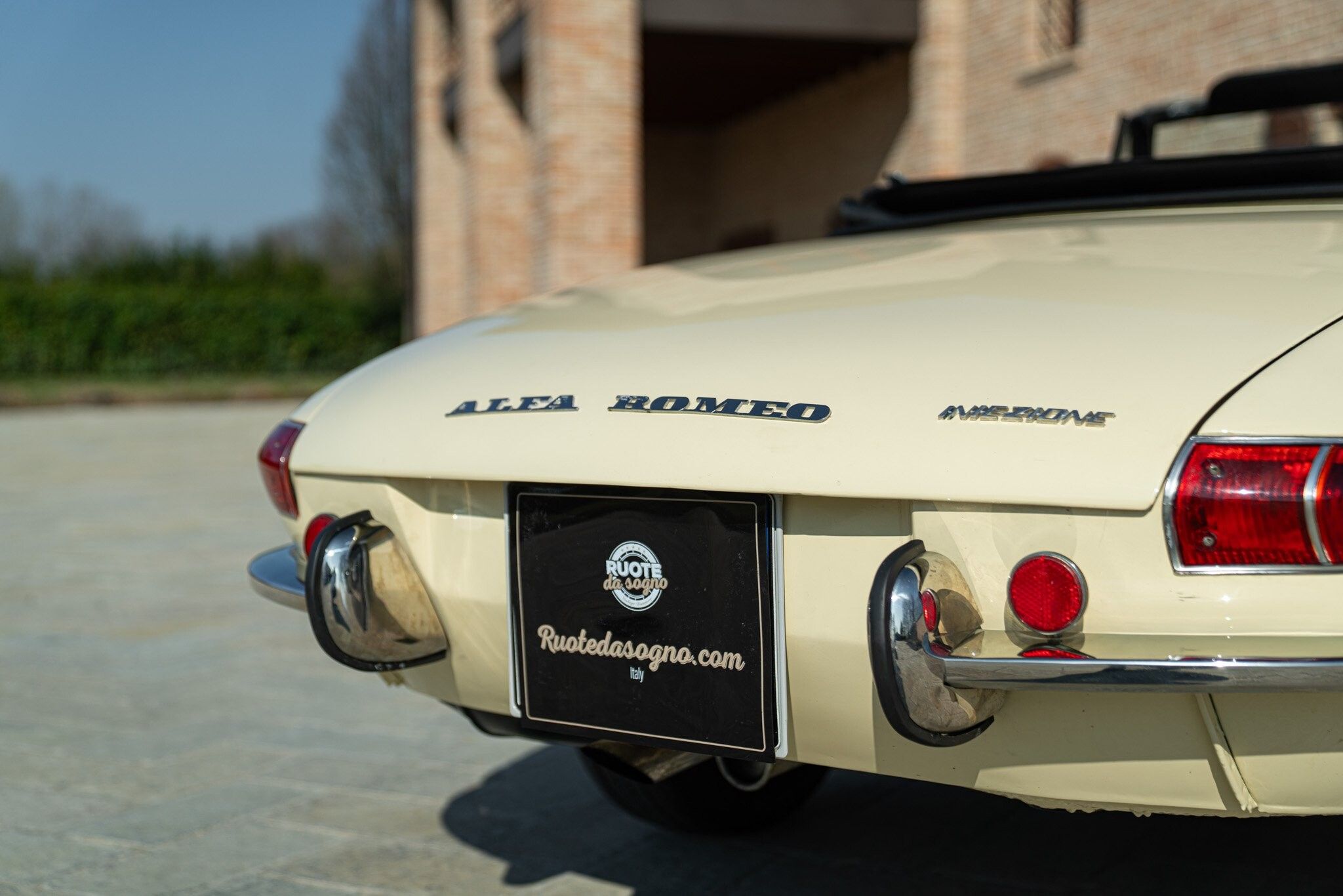 Alfa Romeo Spider (105/115) for sale | 1969 ALFA ROMEO 1750 SPIDER VELOCE “OSSO DI SEPPIA” - Image 22