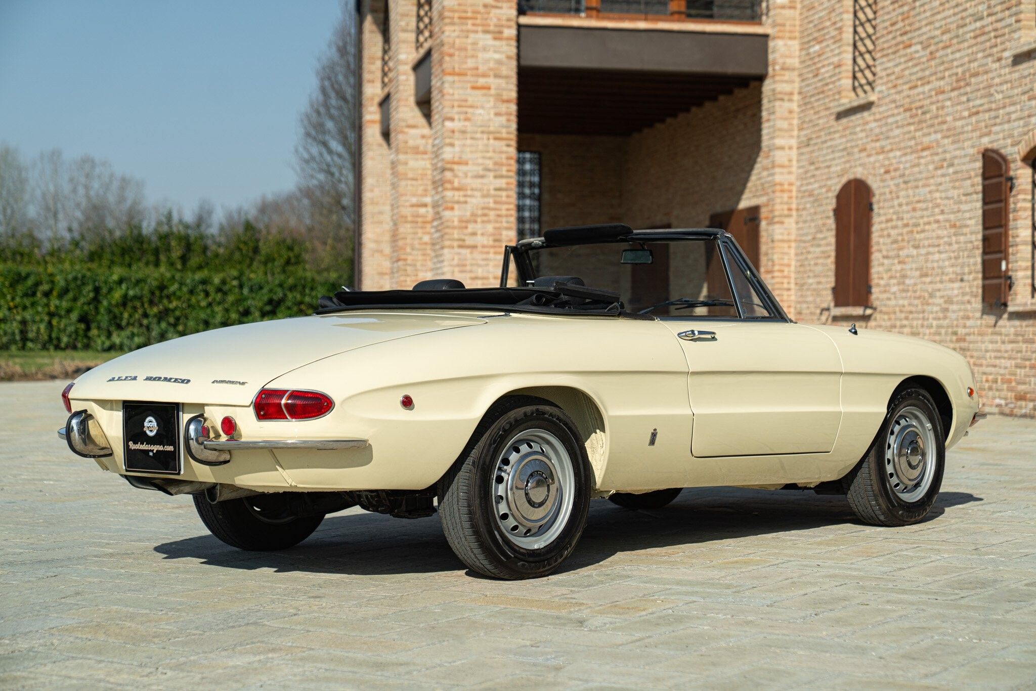Alfa Romeo Spider (105/115) for sale | 1969 ALFA ROMEO 1750 SPIDER VELOCE “OSSO DI SEPPIA” - Image 5