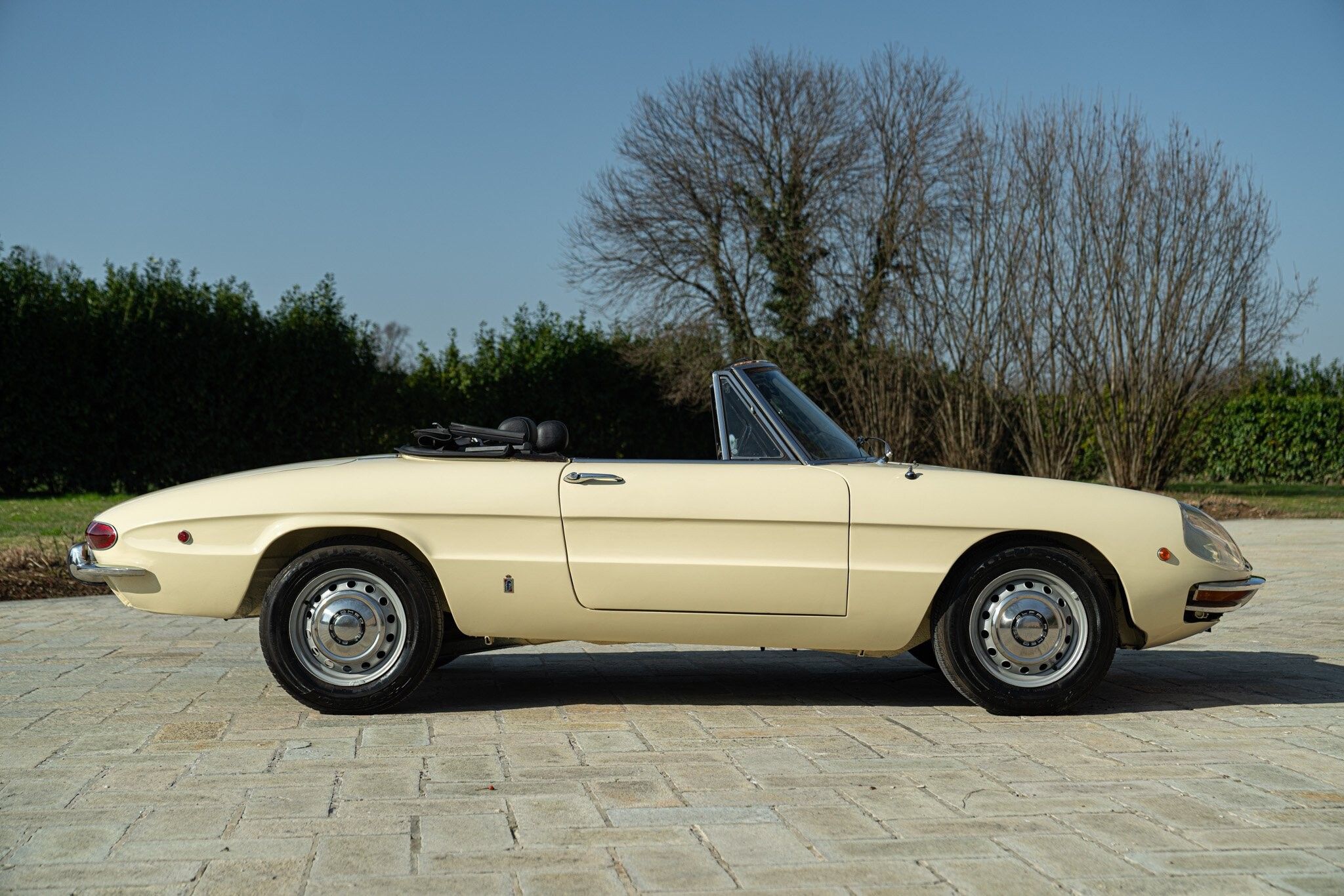 Alfa Romeo Spider (105/115) for sale | 1969 ALFA ROMEO 1750 SPIDER VELOCE “OSSO DI SEPPIA” - Image 4