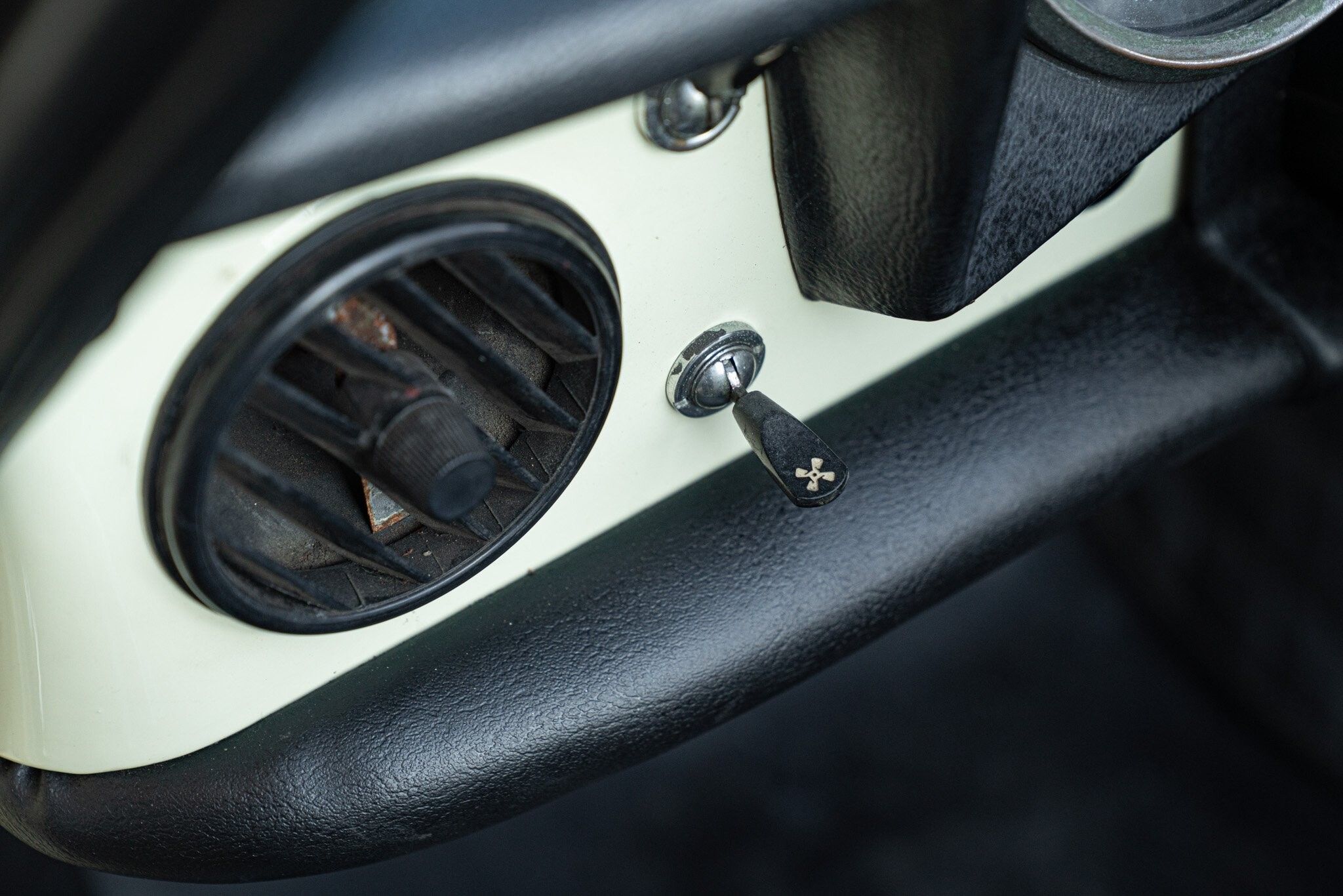 Alfa Romeo Spider (105/115) for sale | 1969 ALFA ROMEO 1750 SPIDER VELOCE “OSSO DI SEPPIA” - Image 43