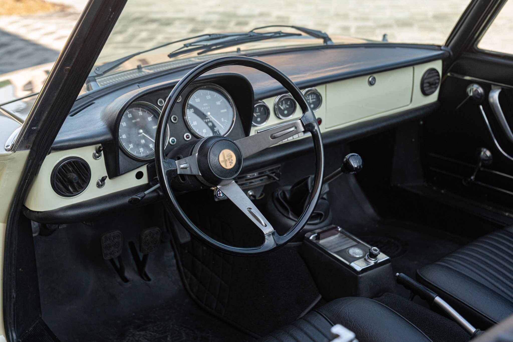 Alfa Romeo Spider (105/115) for sale | 1969 ALFA ROMEO 1750 SPIDER VELOCE “OSSO DI SEPPIA” - Image 44
