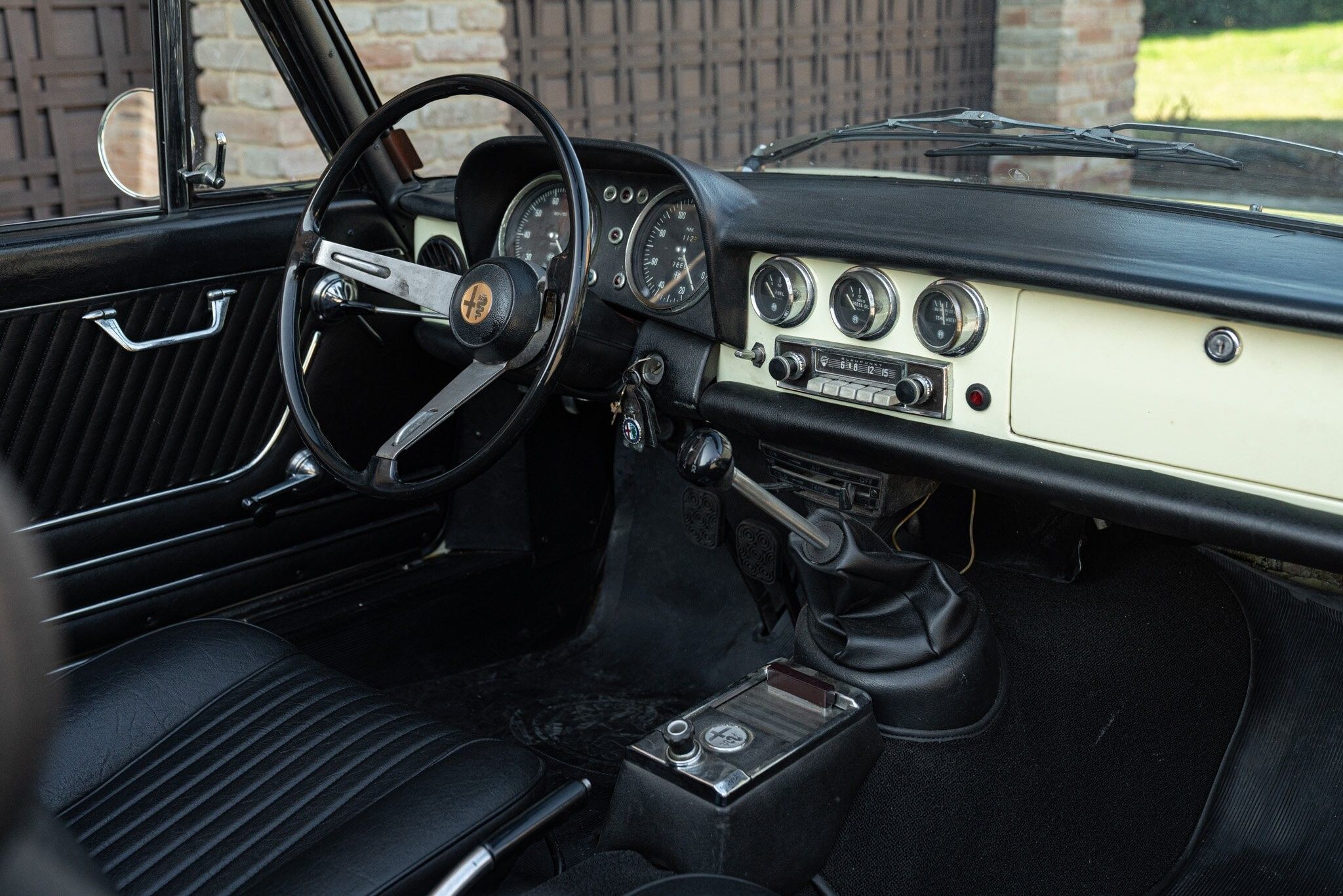 Alfa Romeo Spider (105/115) for sale | 1969 ALFA ROMEO 1750 SPIDER VELOCE “OSSO DI SEPPIA” - Image 36